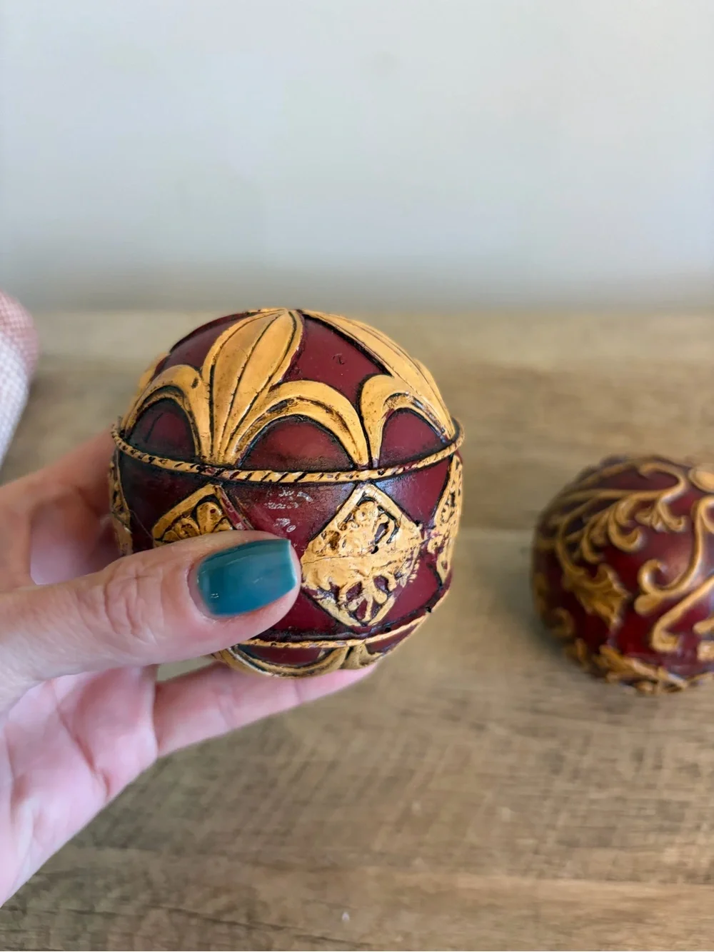 Vintage Style Ornate Decorative Resin Ball Orb Burgundy Cream Deco Sphere Filler